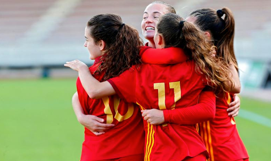 Las jugadoras de la Selección Sub-19 celebran uno de los goles a Irlanda