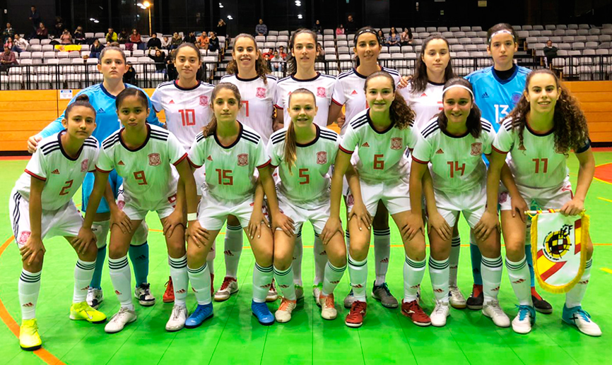 La Selección española Sub-19 de fútbol sala posa antes de su encuentro frente a Portugal