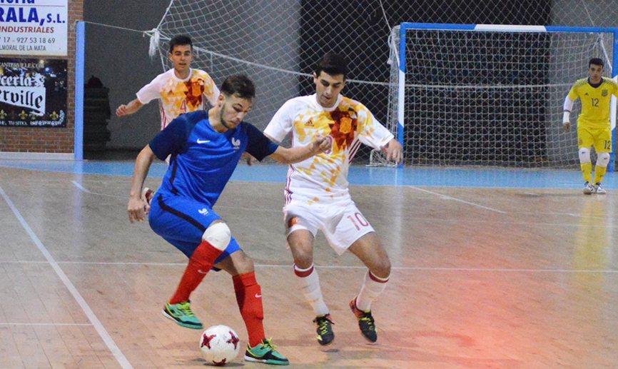 Momento del partido disputado por las selecciones Sub-19 de fútbol sala de España y Francia