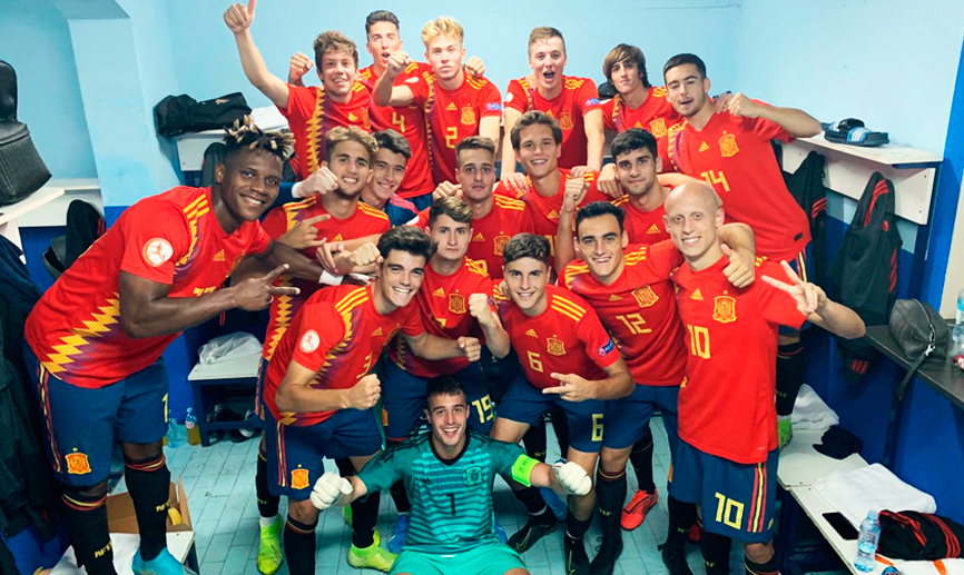 La Selección española Sub-19 celebra su victoria en Belgrado
