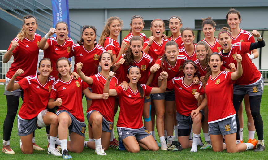 La Selección española Sub-20 posa tras el entrenamiento previo al encuentro frente a Francia