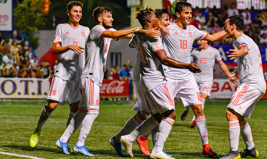 Los jugadores de España celebran unos de los goles frente a Rusia