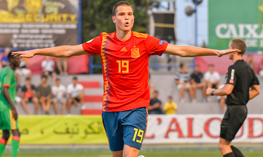 Juan Miguel Latasa celebra el segundo tanto de España frente a Mauritania