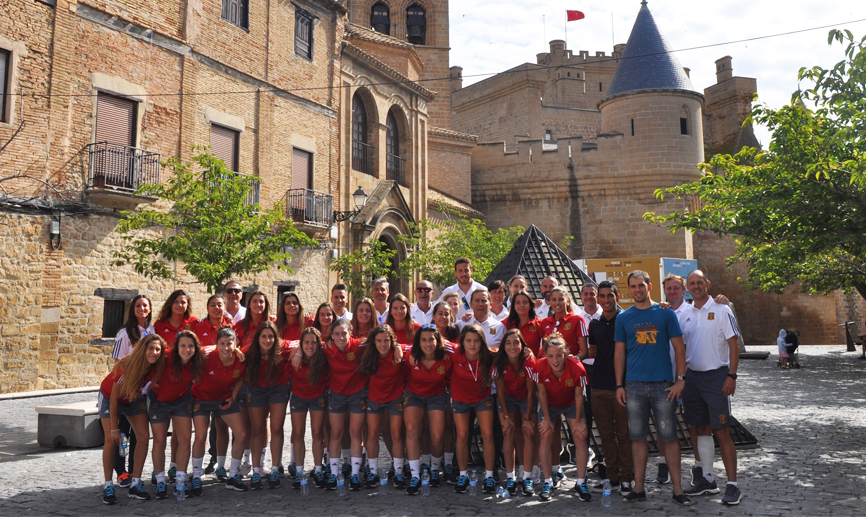 La Selección española Sub-20 femenina visita el Palacio Real de Olite