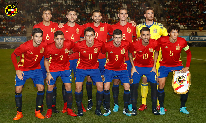 La Selección española Sub-21 posa en el estadio de la Nueva Condomina