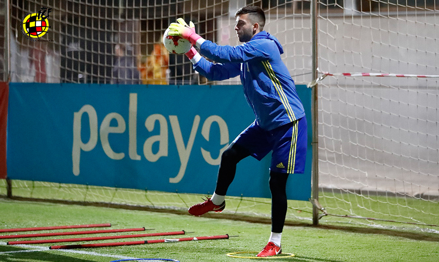 El guardameta internacional Sub-21 Albert Sivera se entrena en Las Rozas