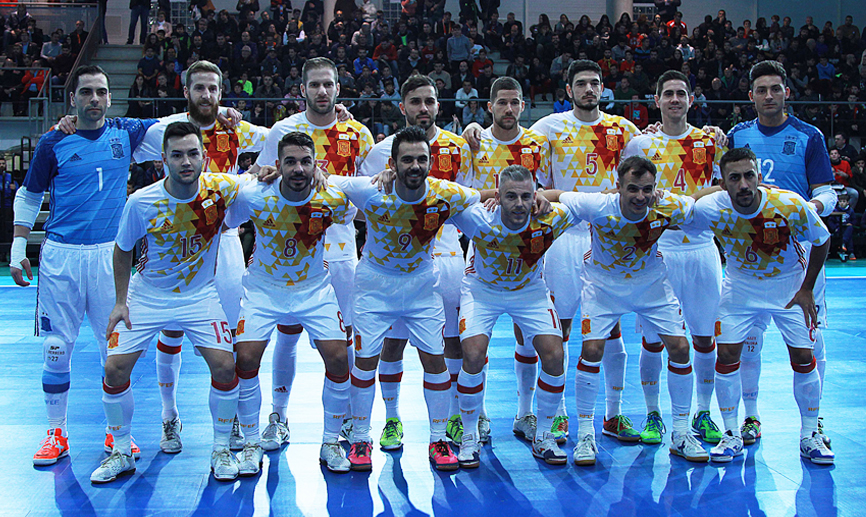 La selección española de fútbol sala posa antes de su encuentro frente a Bélgica en Crevillente