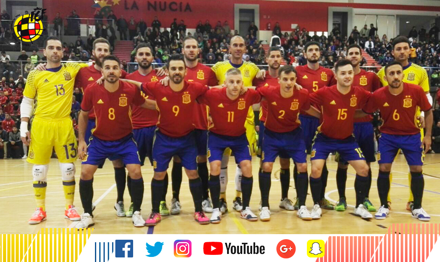 La selección española de fútbol sala posa antes de su encuentro frente a Bélgica en La Nucía