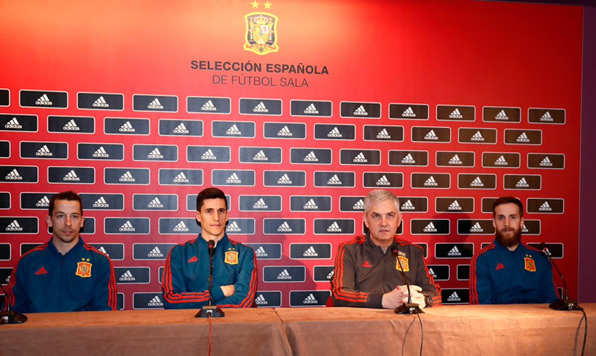 Ángel Velasco "Lin", Carlos Ortiz, José Venancio López y Adrián Alonso "Pola", antes de la rueda de prensa en la Ciudad del Fútbol