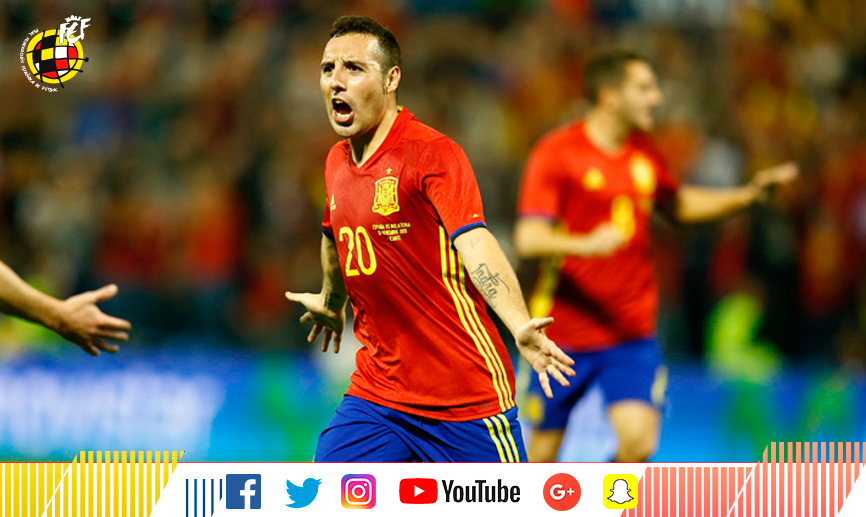 Santi Cazorla jugando con la selección española