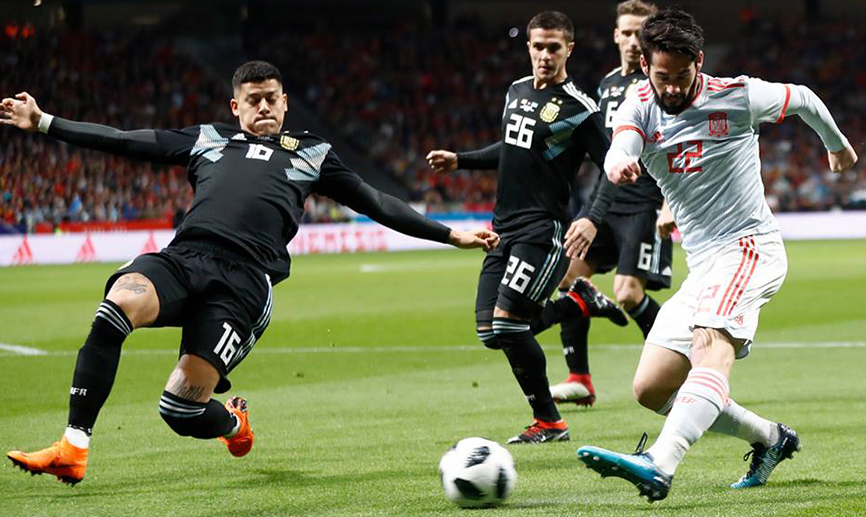 Isco dispara ante Argentina