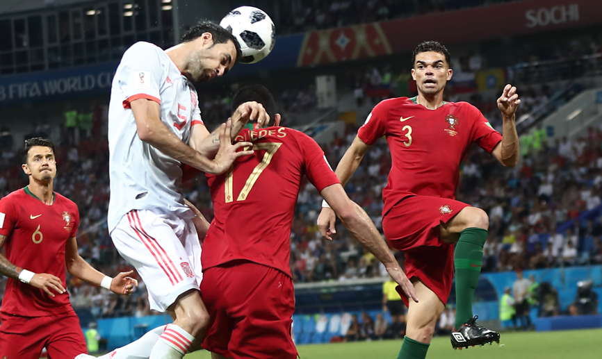 Sergio Busquets ante Guedes