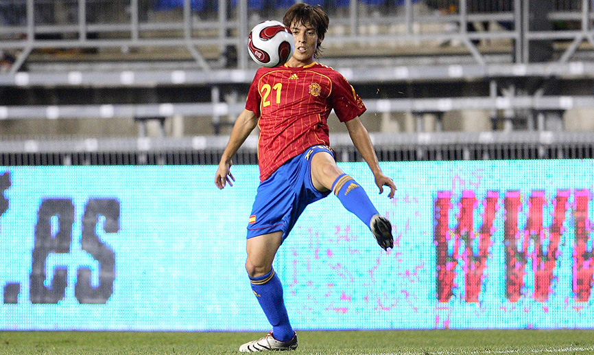 David Silva controla un balón el día de su debut