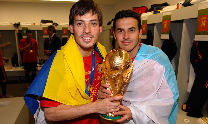 Silva y Pedro con la copa del Mundo