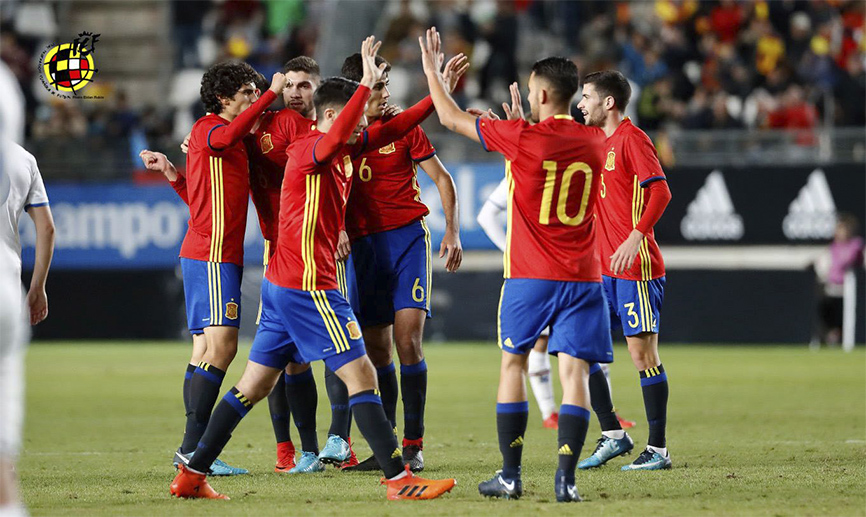 Los jugadores de la Sub-21 celebran un gol ante Islandia en Murcia