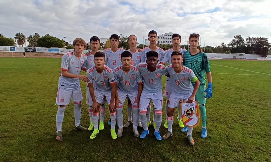 España posa antes de jugar