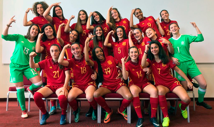 Las jugadoras de la selección española Sub-17 femenina en su posado oficial para el Campeonato de Europa