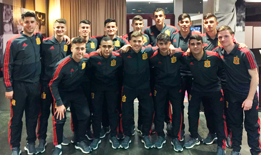 Los jugadores de la Selección española Sub-19 a su llegada a la Ciudad del Fútbol