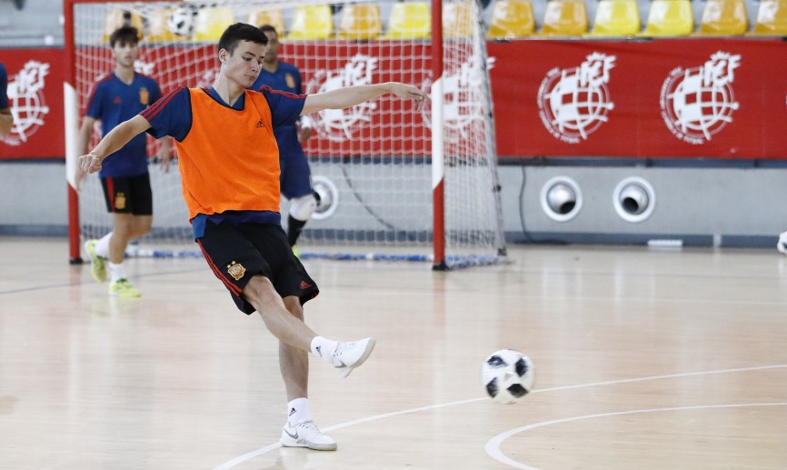 La Sub 19 masculina de Fútbol Sala viaja a Francia con la duda de Néstor