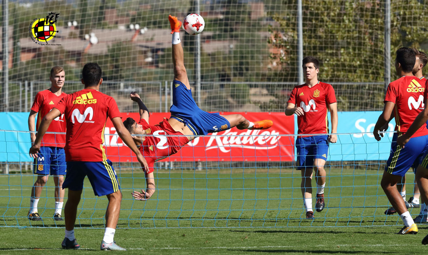 Selección Sub-21 preparando el partido frente a Eslovaquia