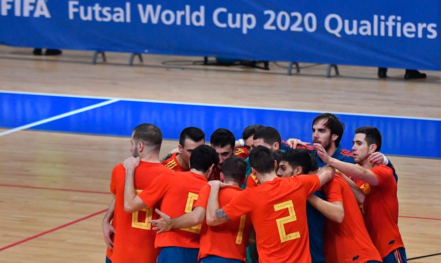 Los jugadores de la Selección española festejan su clasificación en Nis
