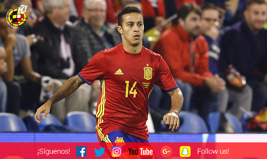 Thiago controla un balón en el Rico Pérez