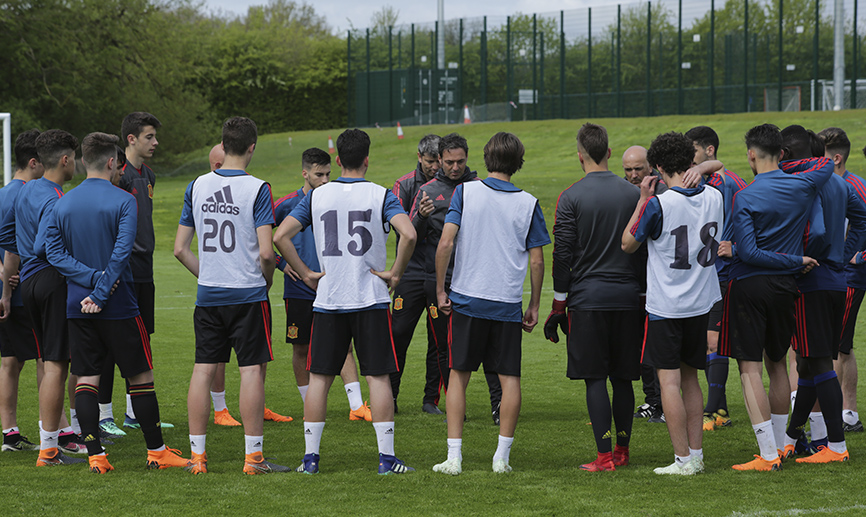 España comienza su camino en la Eurocopa ante Serbia