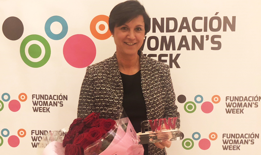 La seleccionadora nacional Sub-17, Toña Is, recoge el premio en Madrid