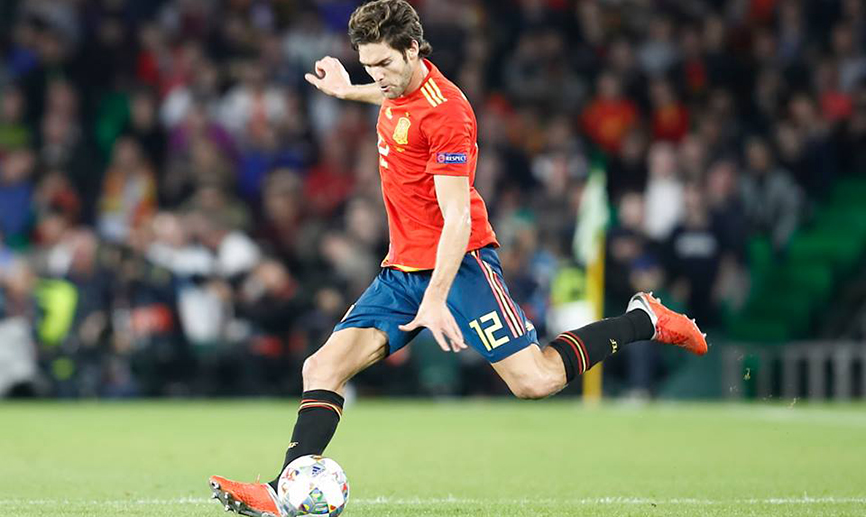 Marcos Alonso en una acción del juego