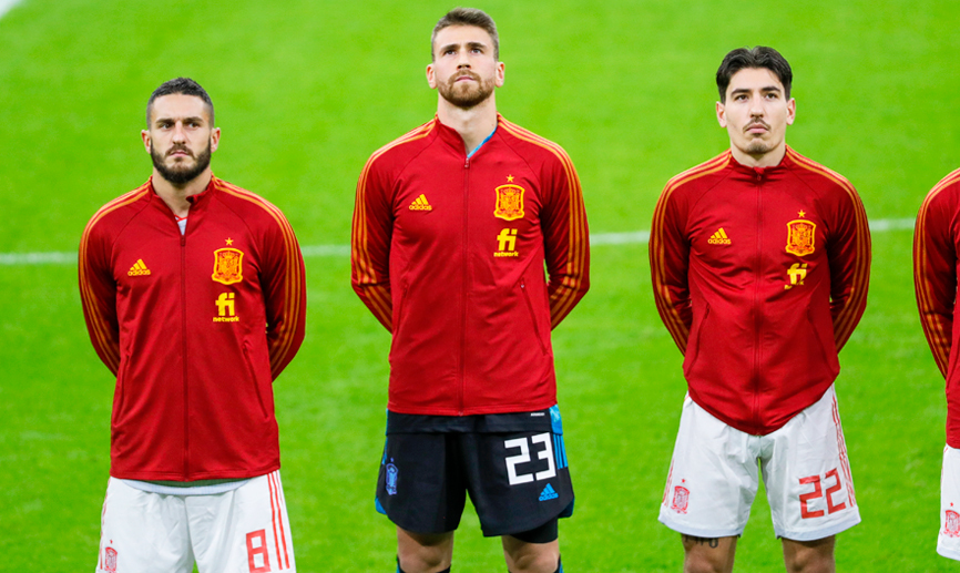 Unai Simón durante la ceremonia previa al partido entre Países Bajos y España