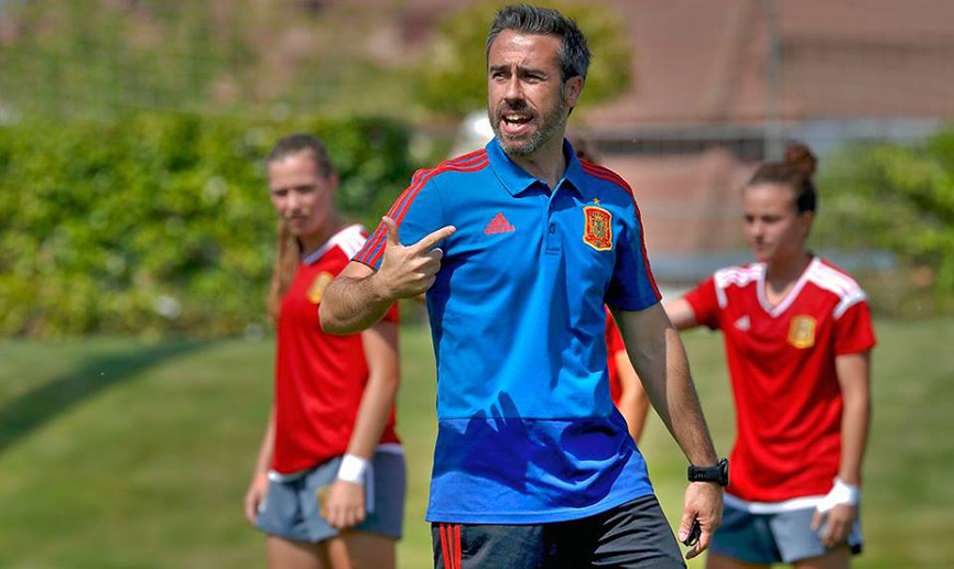 Jorge Vilda en un entrenamiento de España