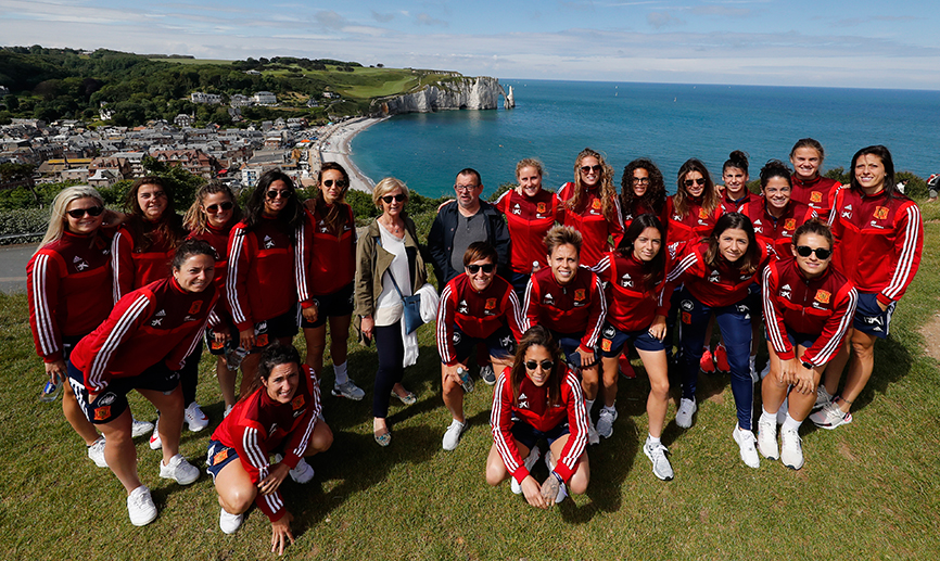 Las jugadoras de la Selección española en Étretat (Francia)