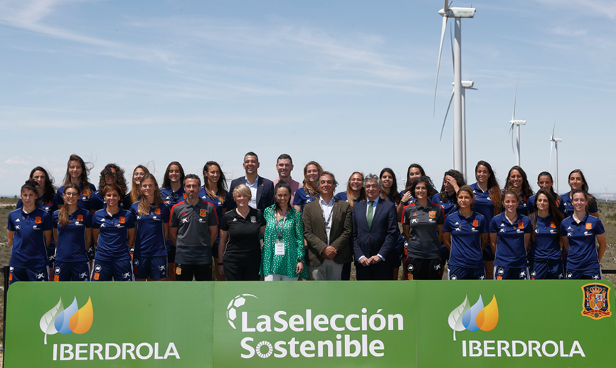La Selección española femenina visita el parque eólico de Maranchón