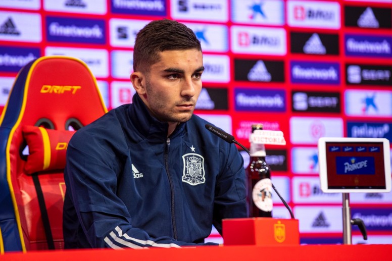 Ferran Torres durante su rueda de prensa en la Ciudad del Fútbol