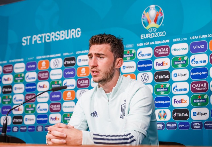 Aymeric Laporte durante su rueda de prensa en San Petersburgo