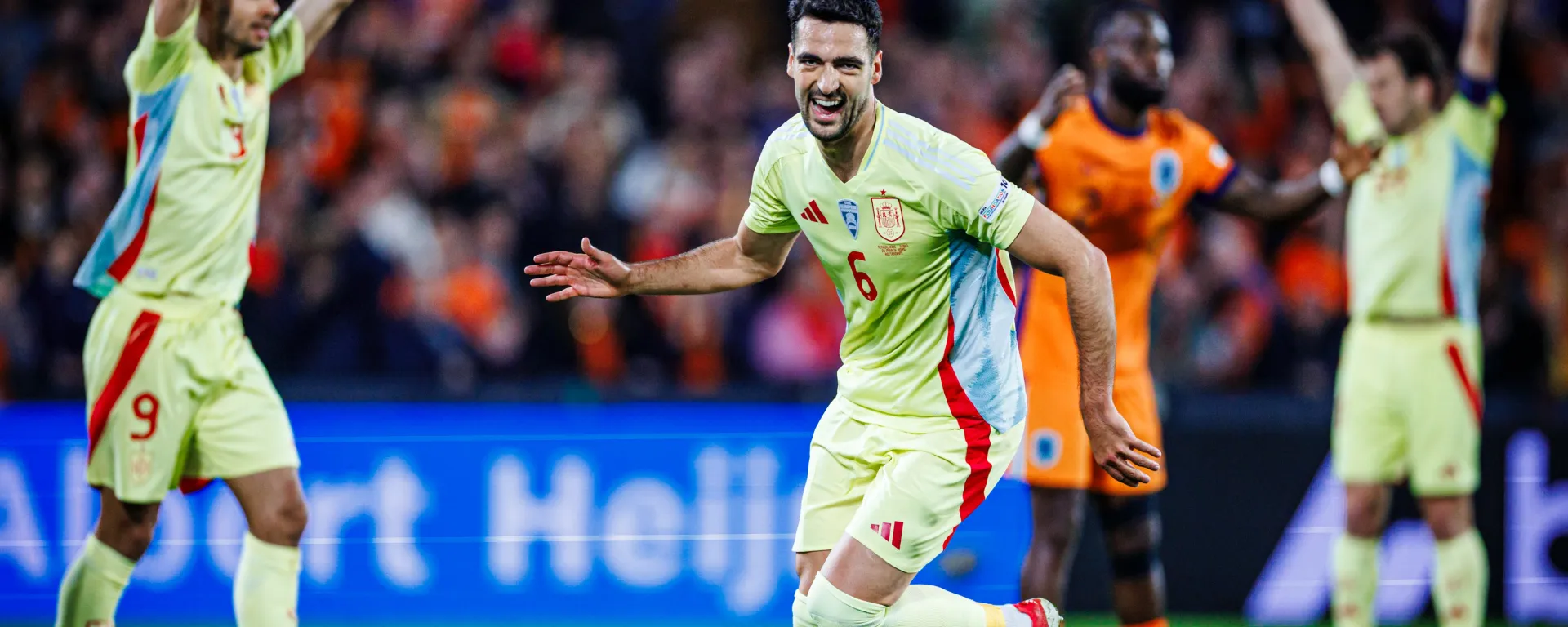 Merino celebrando un gol
