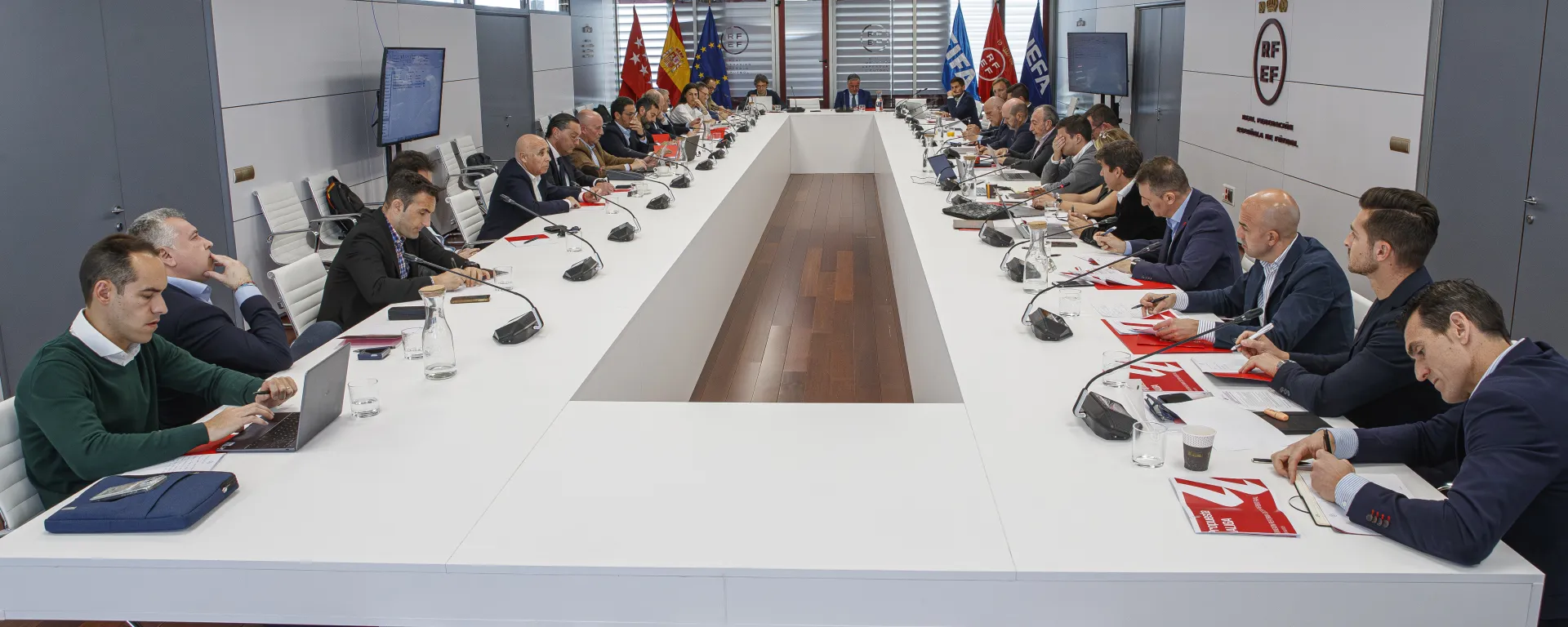 Reunión Comisión mejora Sistema Arbitral jueves