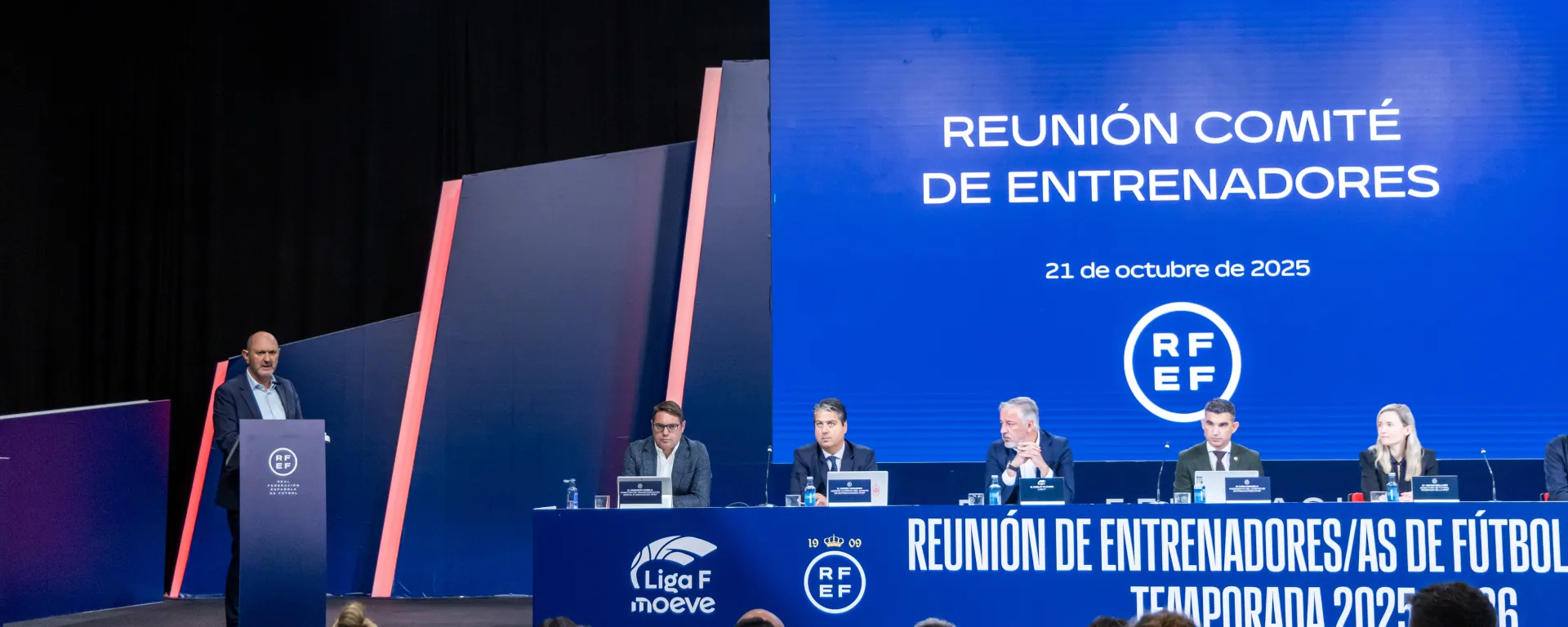 Reunión entrenadores Fútbol Femenino