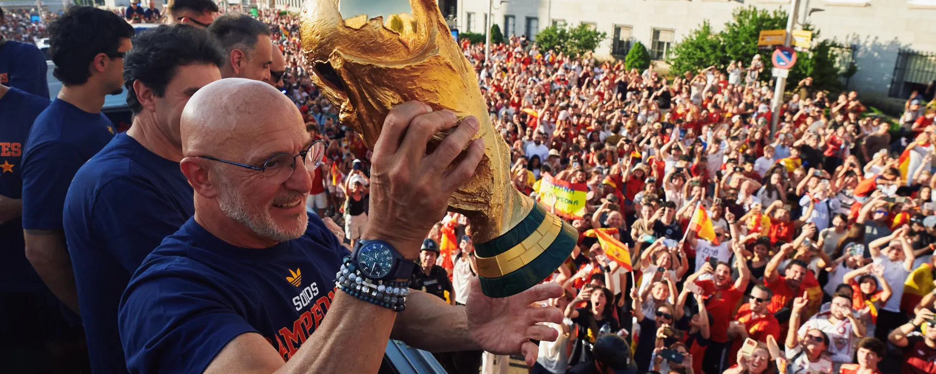 Luis de la Fuente con la copa