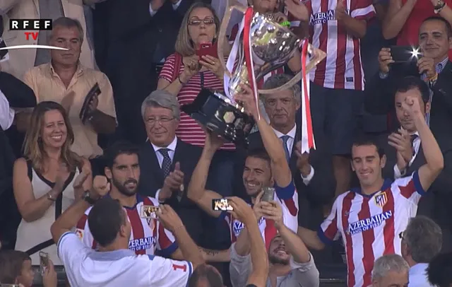 VIDEO | Así recibió el Atlético su trofeo como campeón de Liga | www ...