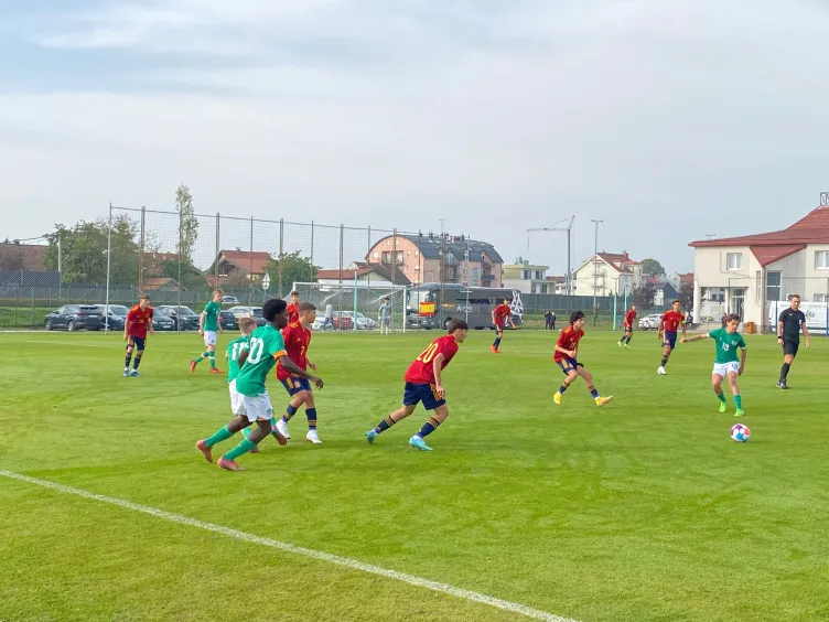 Crónica España Golea 4 0 A La República De Irlanda En El Torneo De