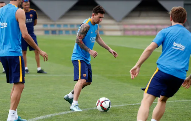 Último entrenamiento del FC Barcelona antes de salir hacia Bilbao | www ...