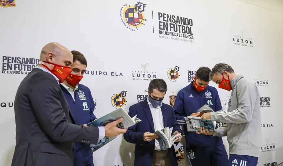09_11_2020_presentacion_libro_24