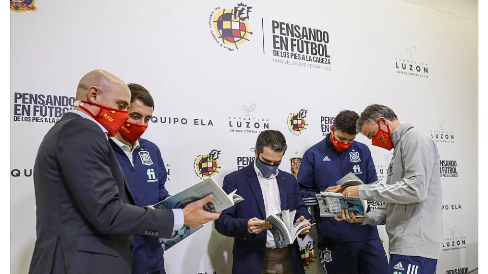 09_11_2020_presentacion_libro_24