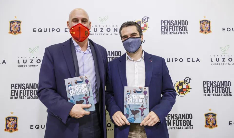 09_11_2020_presentacion_libro_30