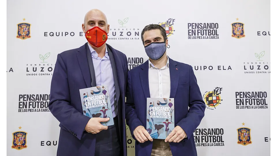 09_11_2020_presentacion_libro_30