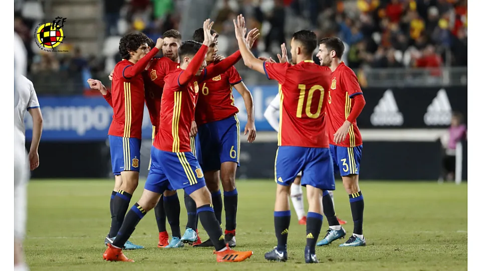 La Sub-21 celebra el primer gol del partido