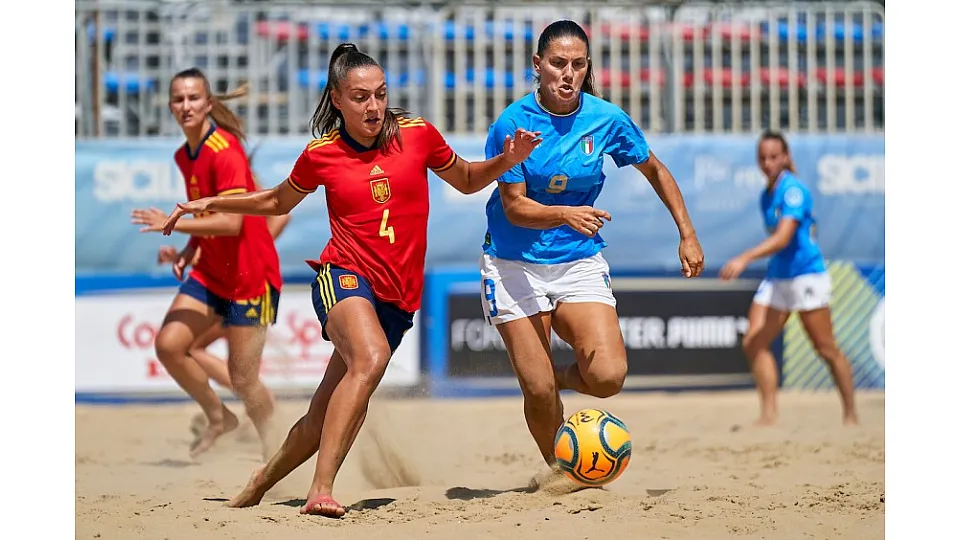 La Selección Española Femenina de Fútbol Playa.