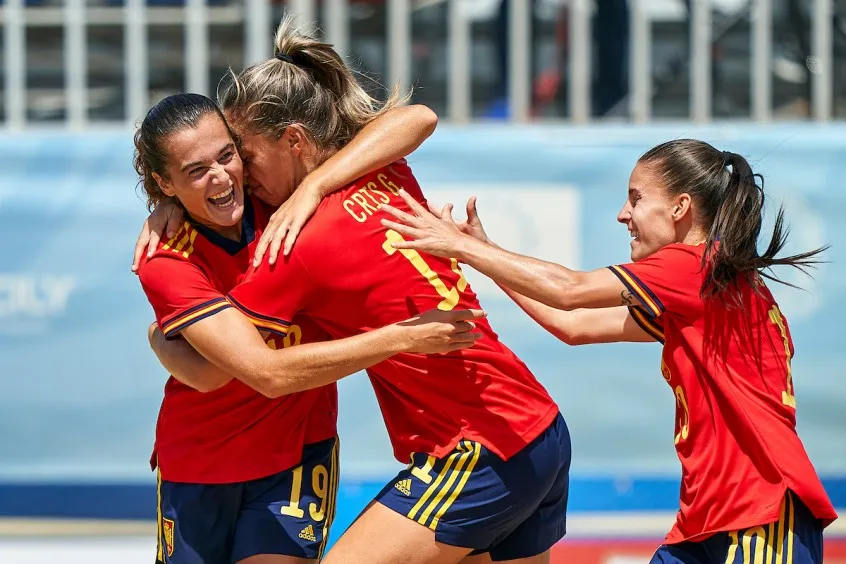 La Selección Española Femenina de Fútbol Playa.