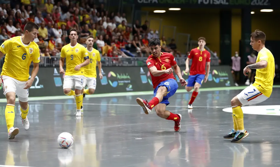 España venció a Rumanía por 9-0 en el debut en el Europeo Sub-19 de fútbol sala.
